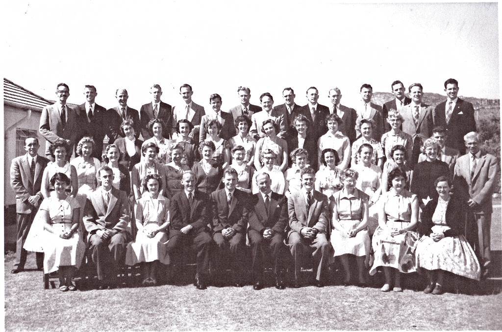 1958 students at the Dining Room Block 124kb