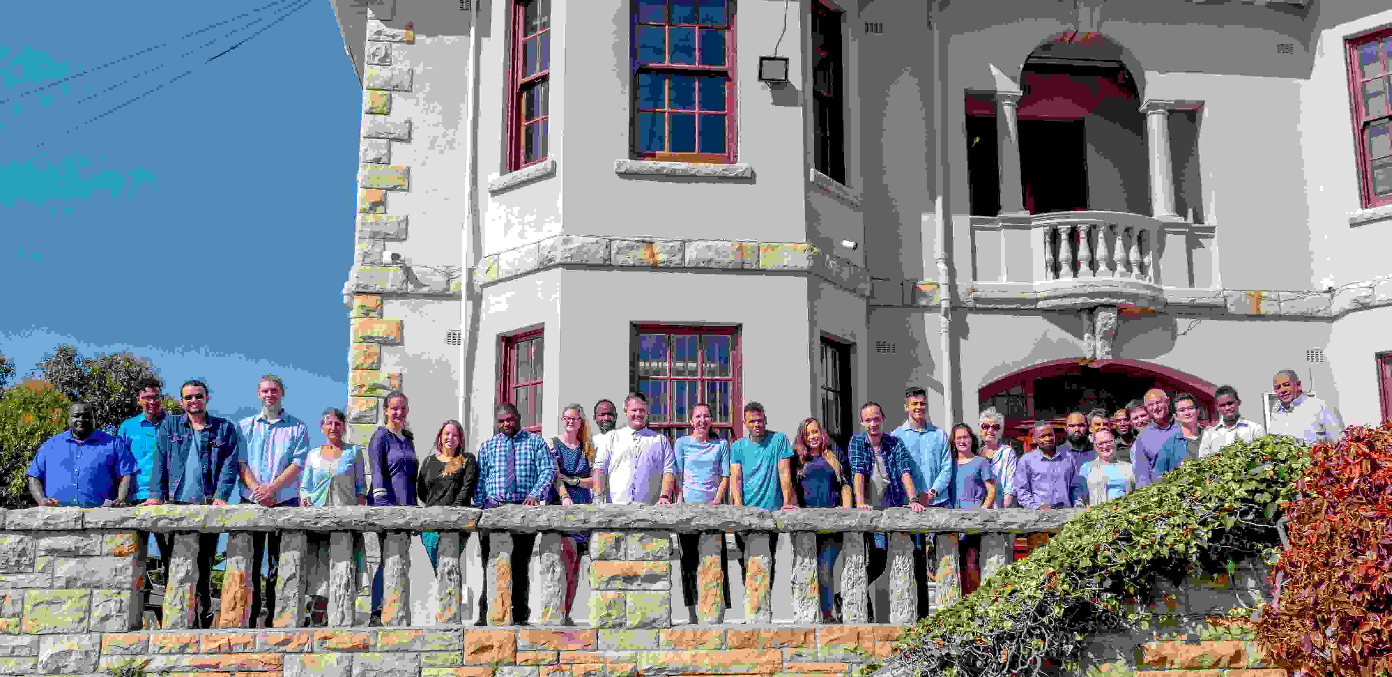 2020 BISA Group portrait on Roxton Balcony 2020 BI Photo Day Roxton balcony